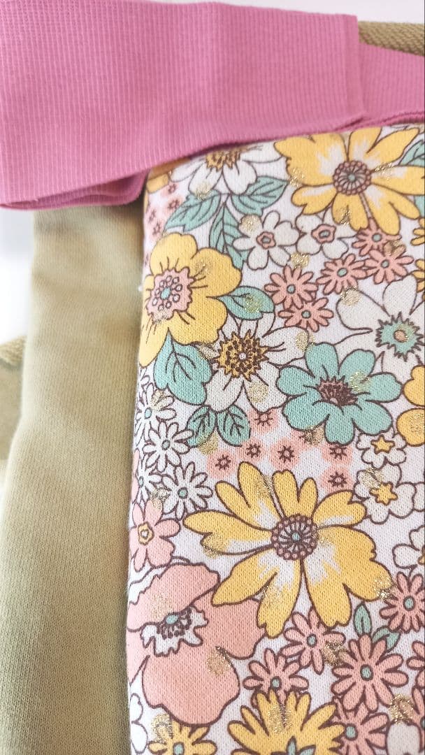 ハンドメイド　犬の花柄の服