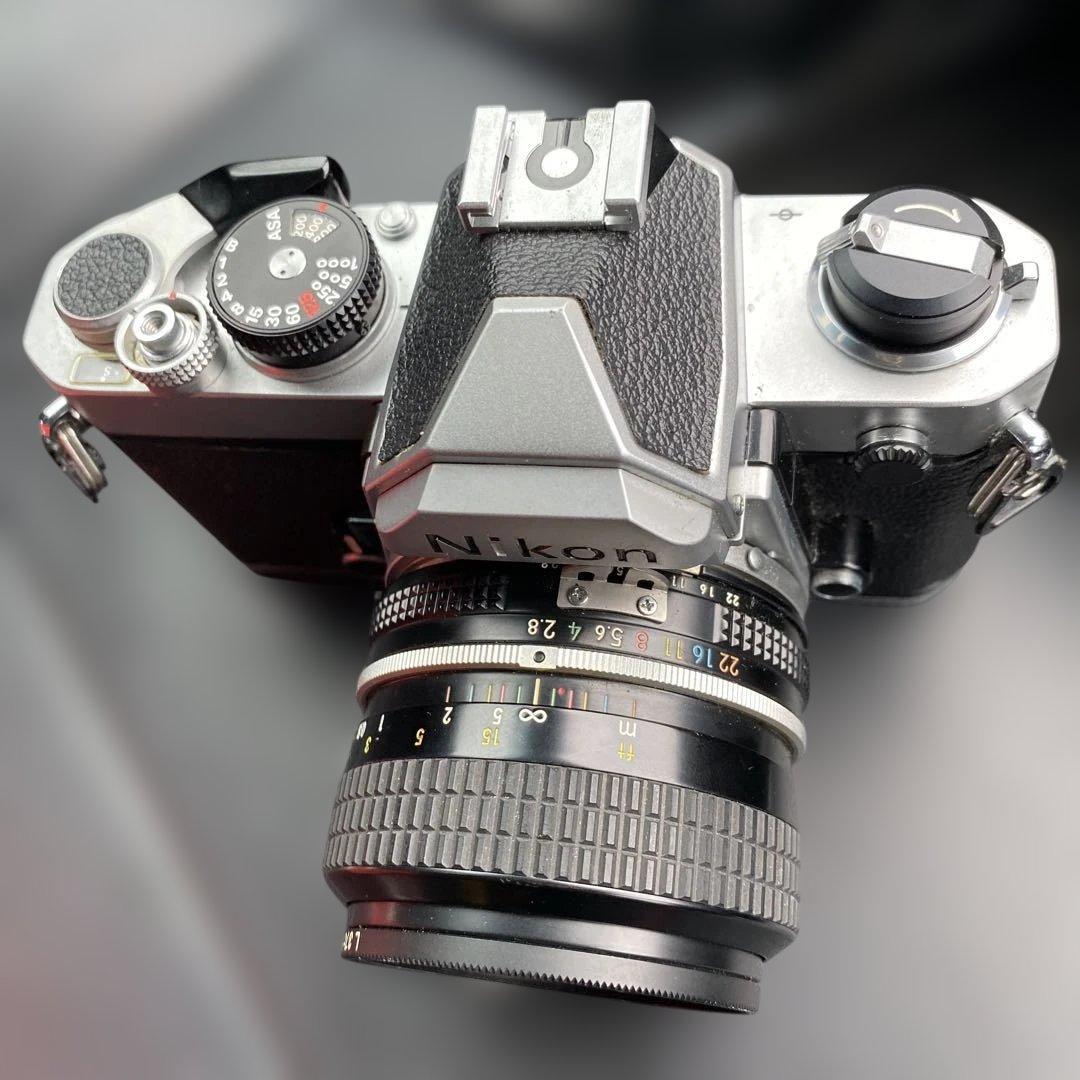 Nikon FM フィルムカメラ + NIKKOR 35mm f/2.8 レンズ