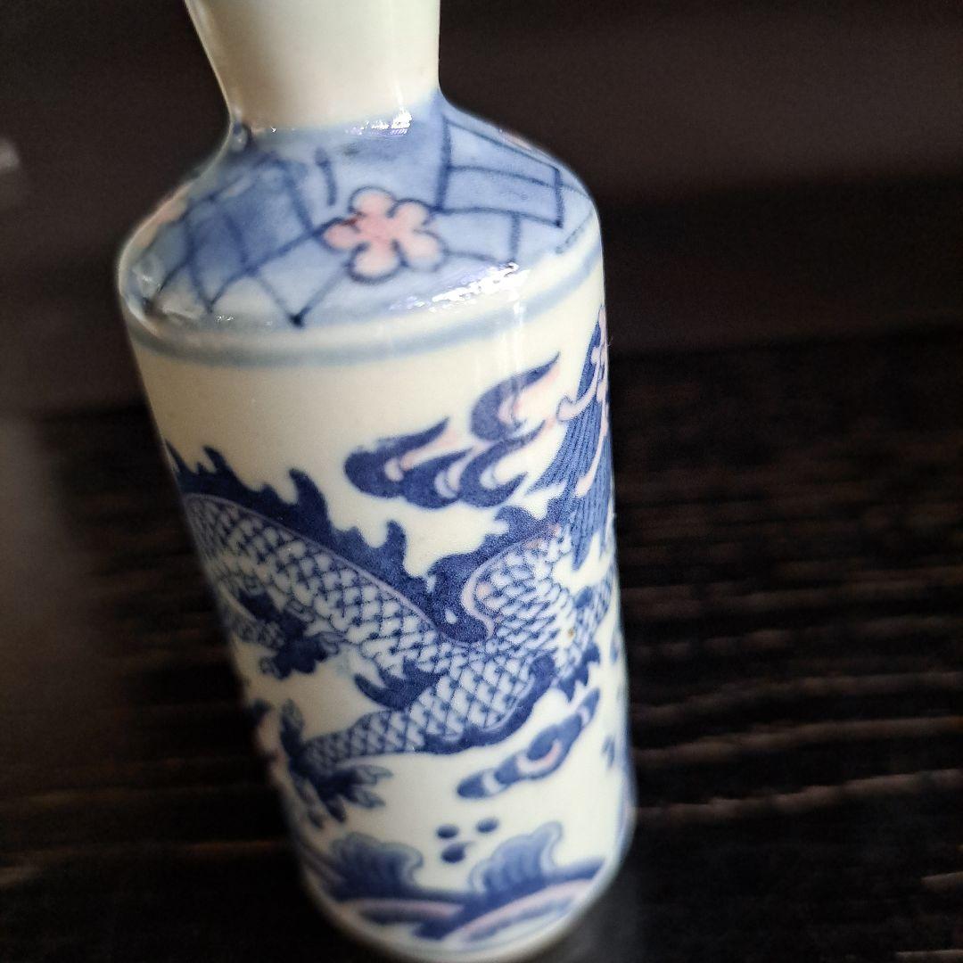 中国　古玩　乾隆年製　鼻煙壺　波に龍図　やや大型