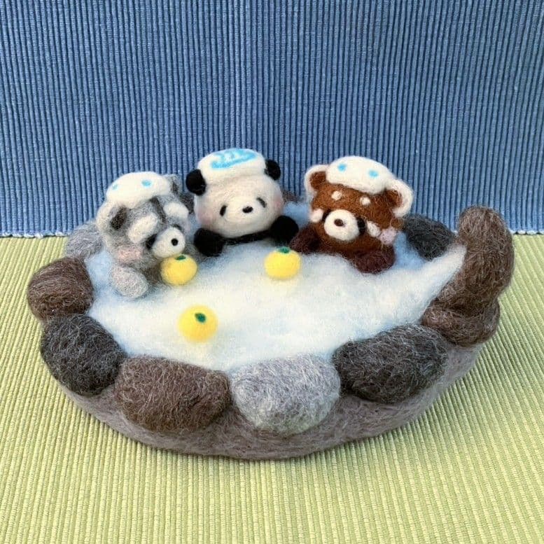 みみ  羊毛フェルト 作品 パンダと笠地蔵 | ゆず湯でまったり三兄弟