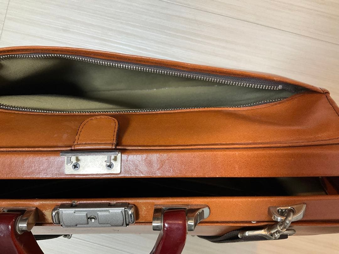 SADDLE（サドル）22304 ダレスバッグ　ブラウン