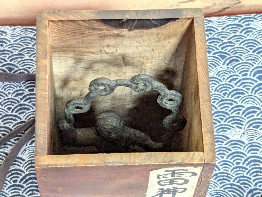 雷神三本脚蛙　唐物　縁起物　置物　　　　　骨董品　アンティーク　レトロ