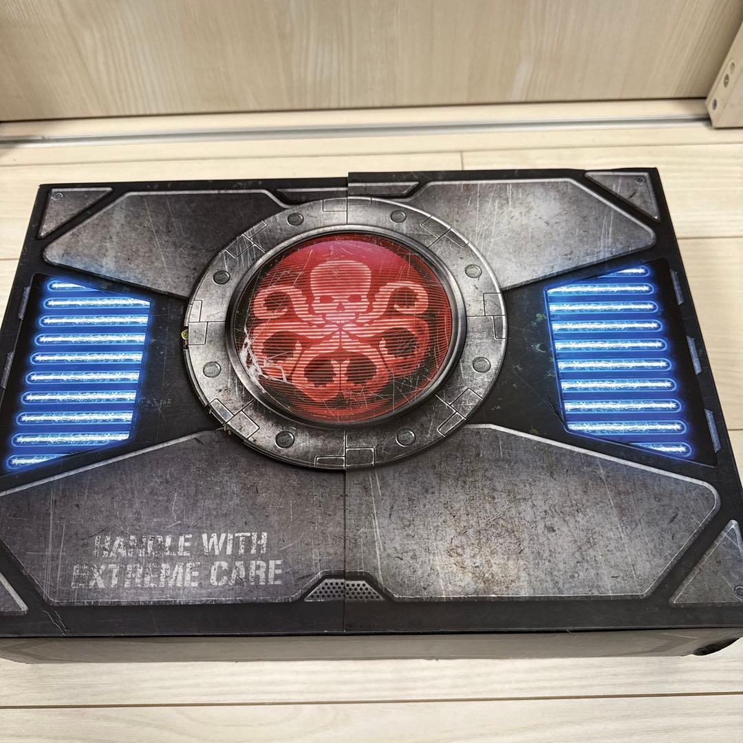 marvel レッドスカル フィギュアと4次元キューブ