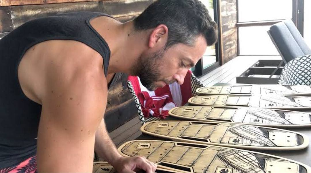 ザッカリーリーヴァイ　スケボー　bear walker スケートボード　マーベル