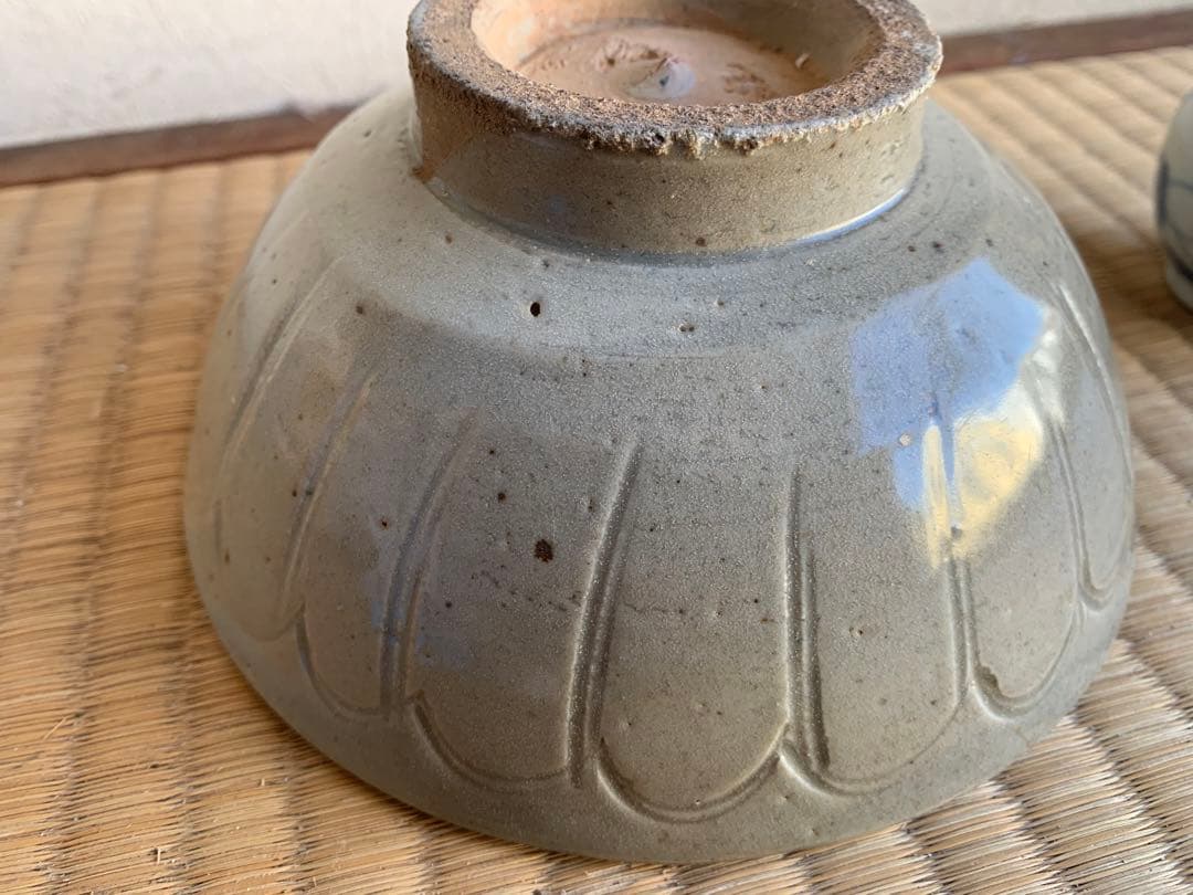 中国宋時代青磁お茶碗と明時代染付小壺