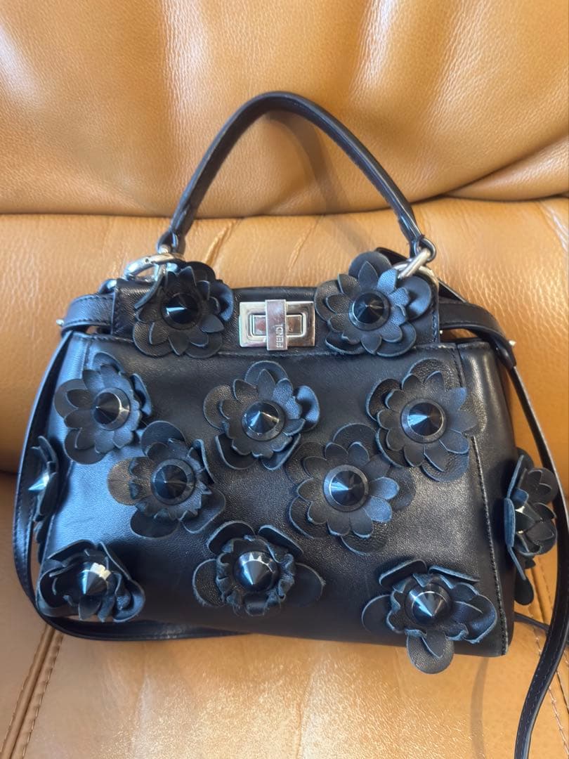 FENDI花のモーチフ黒ミニショルダーバッグ