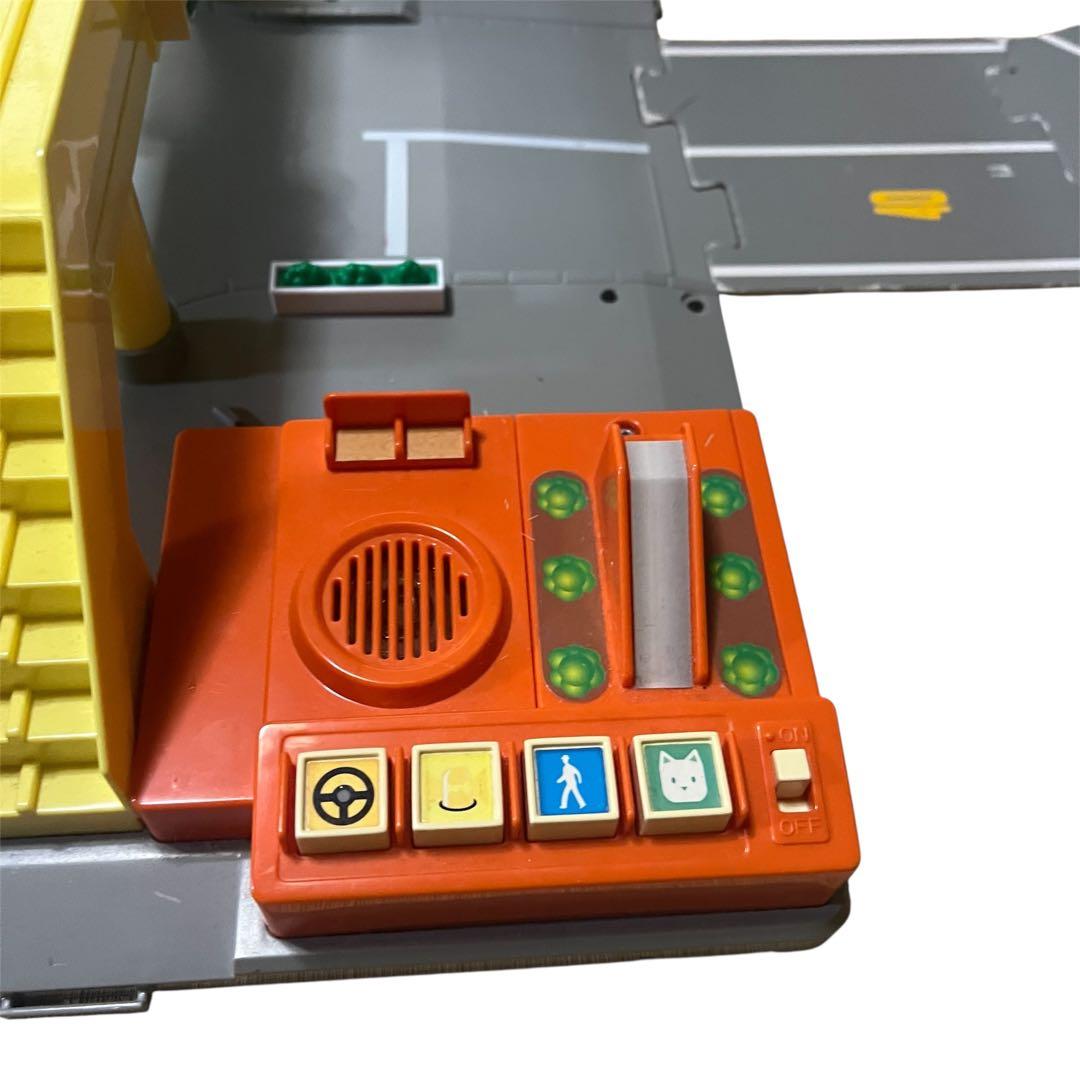 トミカタウン ぼくの街のサウンド交差点DX 付属品　お店　プラキッズ