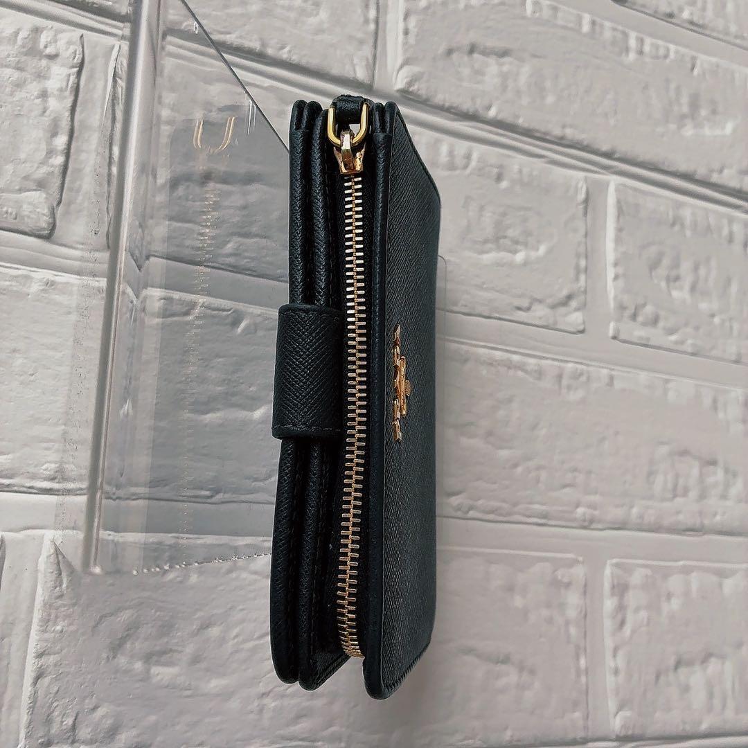 【美品】PRADA ブラックレザー 二つ折り財布 サフィアーノ　黒　ファスナー付