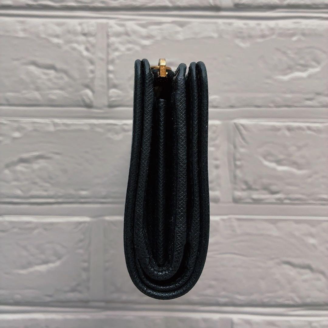 【美品】PRADA ブラックレザー 二つ折り財布 サフィアーノ　黒　ファスナー付
