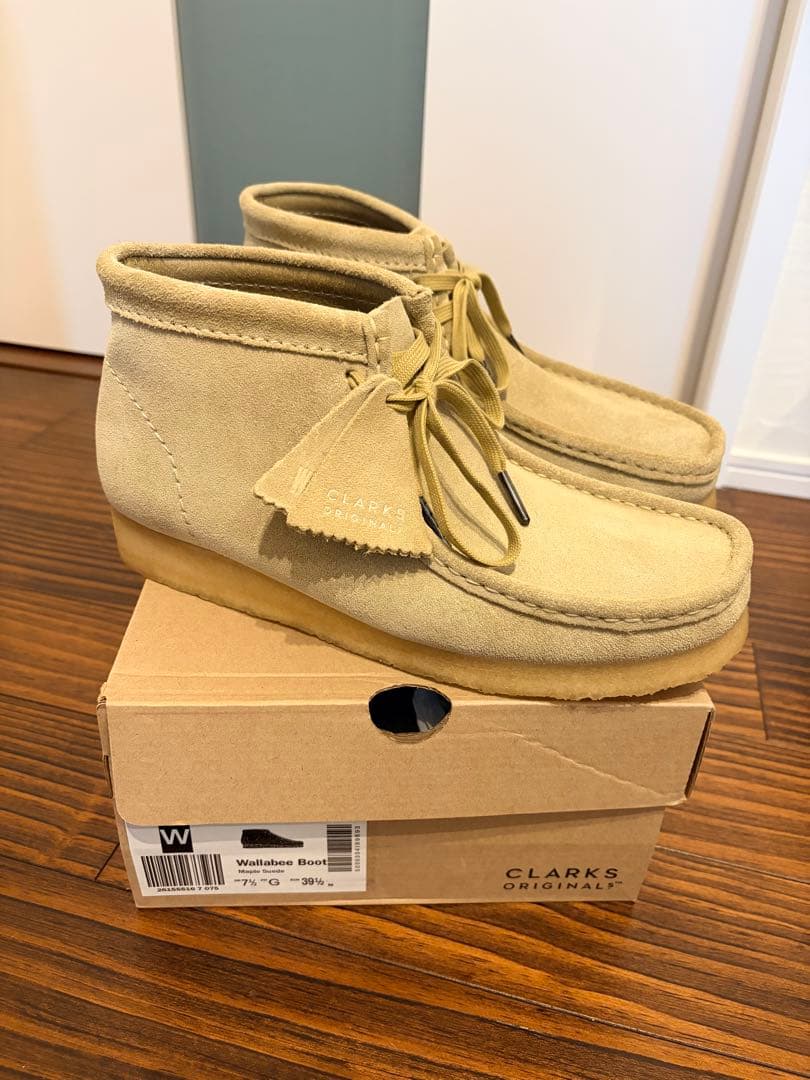 靴 Clarks Wallabee Boot Maple Suede