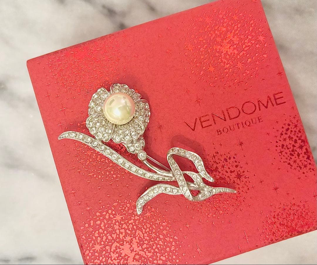 ヴァンドームブティック　パールフラワーブローチ　リボンペースト