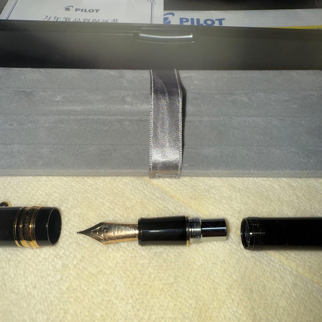 PILOT 万年筆　カスタム743 ブラック インクカートリッジ付き