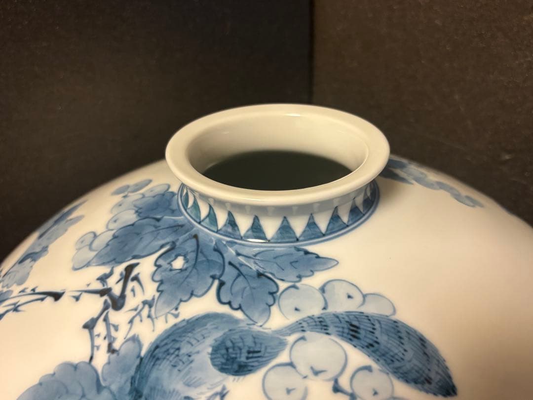 大人気　32cm井上萬二「染付 栗鼠文 壷」名品 人間国宝 白磁巨匠 旭日中綬章