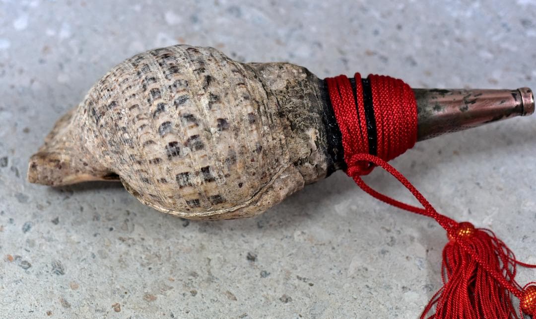 ＮＯ－１古いホラ貝、修行僧　山伏、魔よけ　和楽器