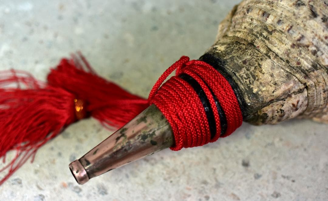 ＮＯ－１古いホラ貝、修行僧　山伏、魔よけ　和楽器