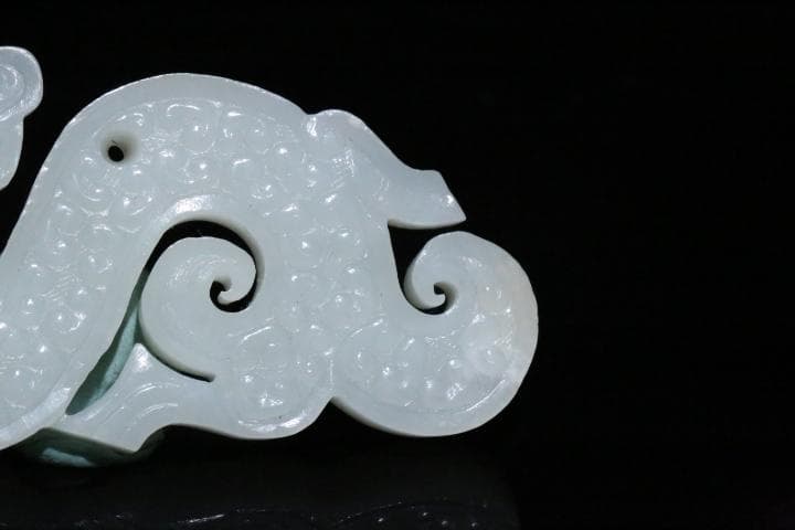 漢代 白玉S竜装身具 中国美術 ペンダント 古玉和田玉 骨董收藏