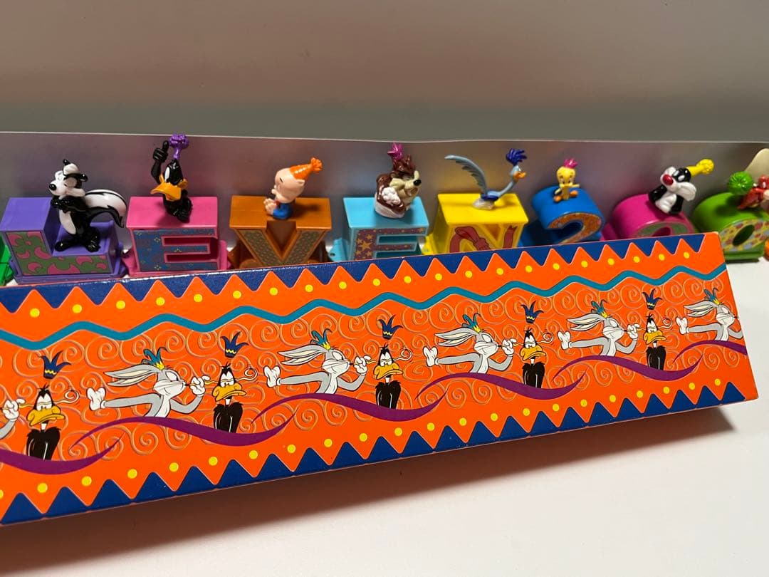 【激レア】海外限定　セブンイレブン　ルーニー・テューンズ　ミニカー　フィギュア