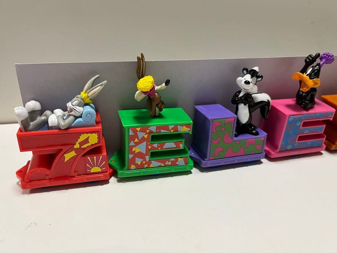 【激レア】海外限定　セブンイレブン　ルーニー・テューンズ　ミニカー　フィギュア