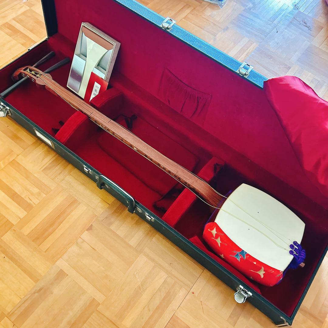 三味線本体 ハードケース、バチ付き