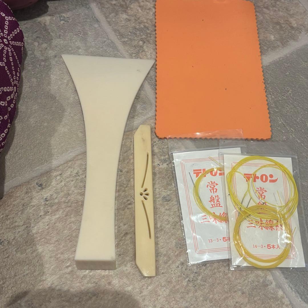 三味線本体 白/緑 ケース付き