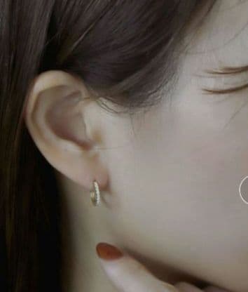 SIENA ROSE　ダイヤラインフープピアス