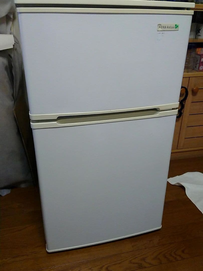 ノンフロン冷凍冷蔵庫 YRZ-C09B1 90L 2015年製 送料込み