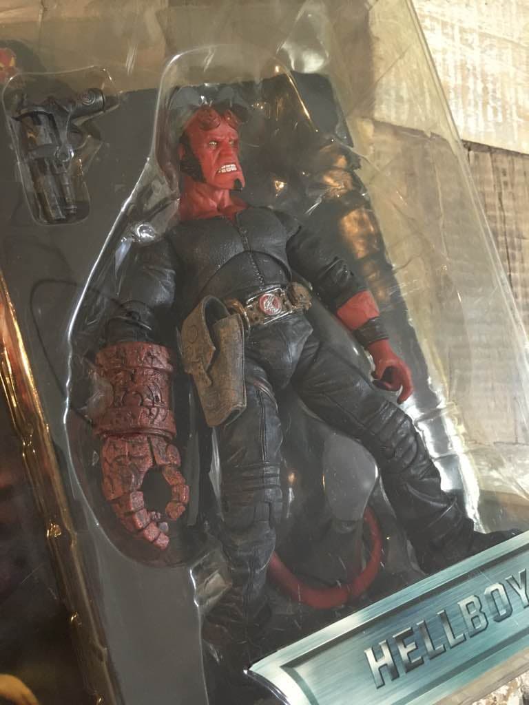 ヘルボーイ ８インチ フィギュア シリーズ１ ヘルボーイ(食い縛り)