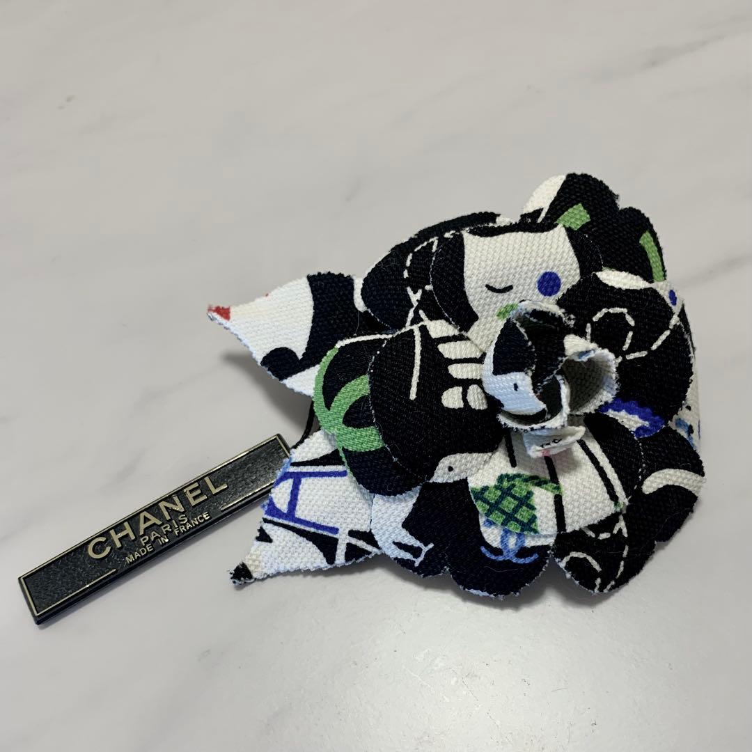 新品タグ付き　シャネル　キャットCCプリント　カメリア　コサージュ　ブローチ