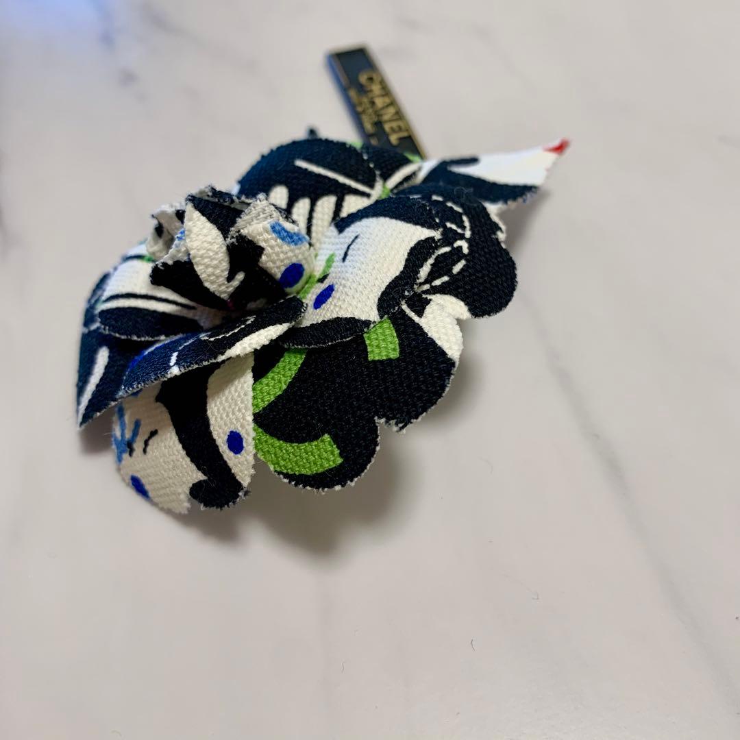 新品タグ付き　シャネル　キャットCCプリント　カメリア　コサージュ　ブローチ