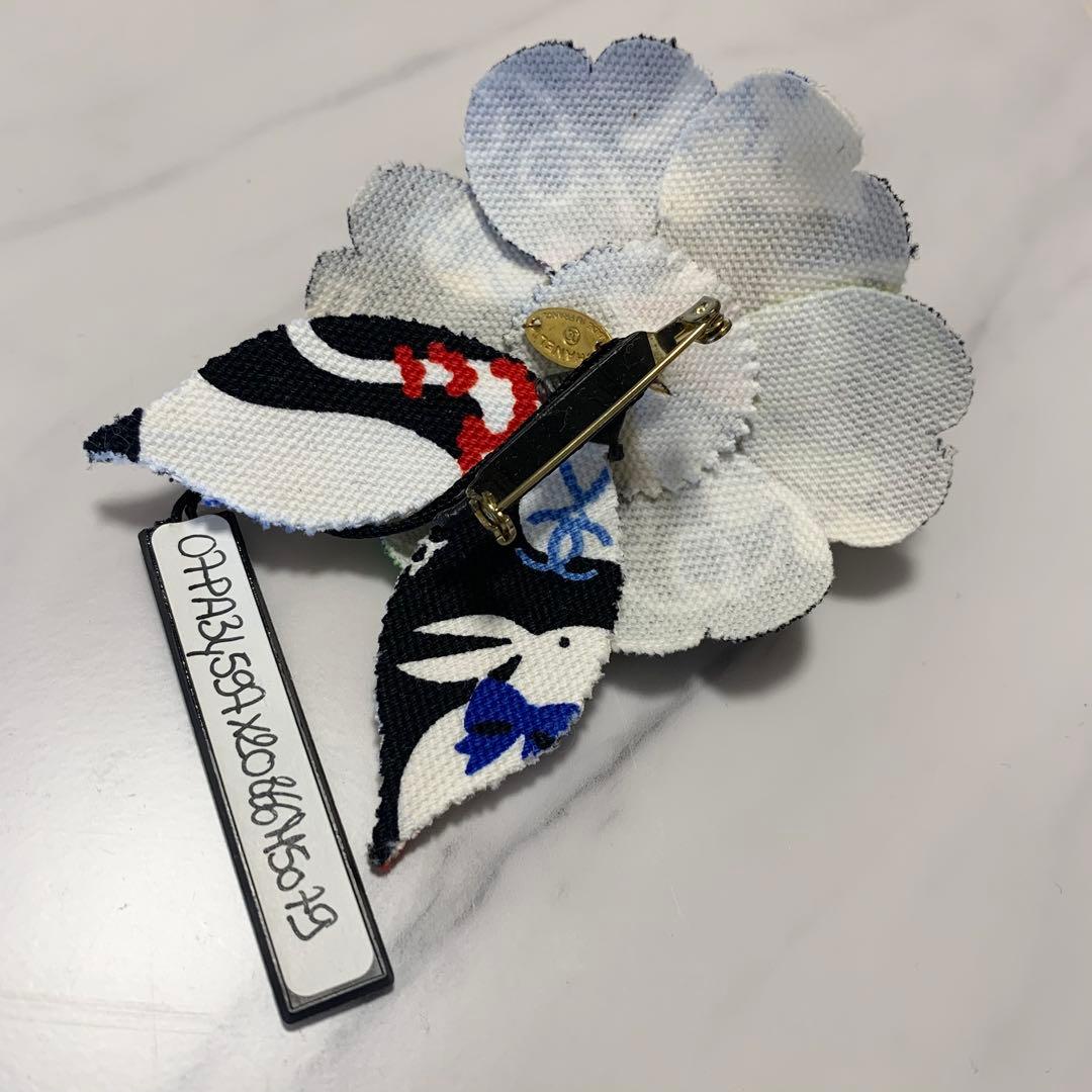 新品タグ付き　シャネル　キャットCCプリント　カメリア　コサージュ　ブローチ
