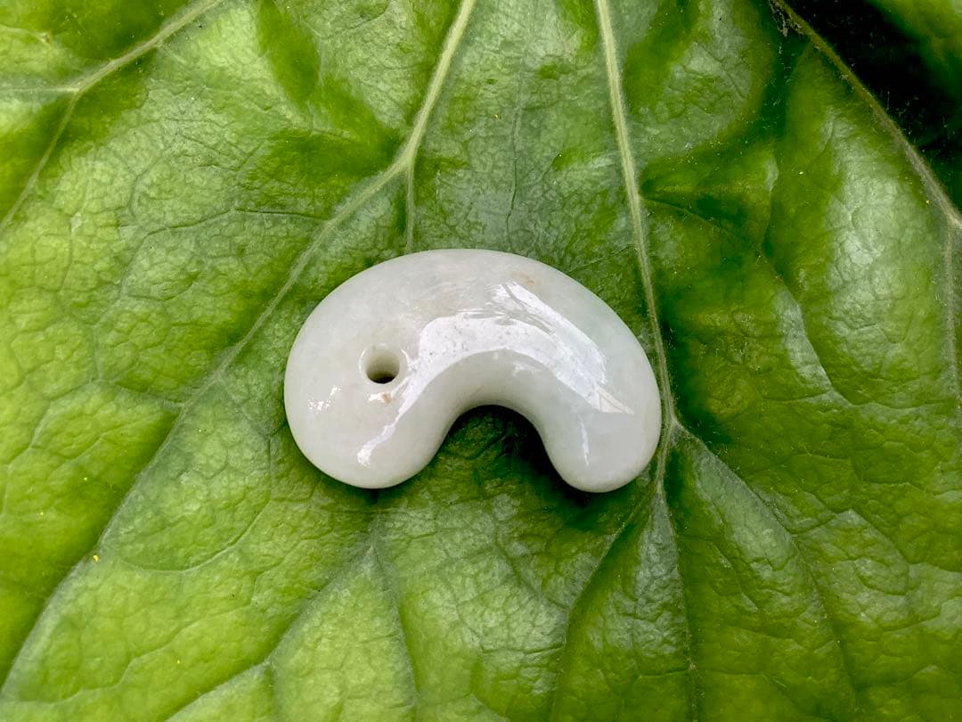 ✳神様からの贈り物‼️ 勾玉　糸魚川翡翠ジェダイト本物をお身近に　最安値　鑑別…