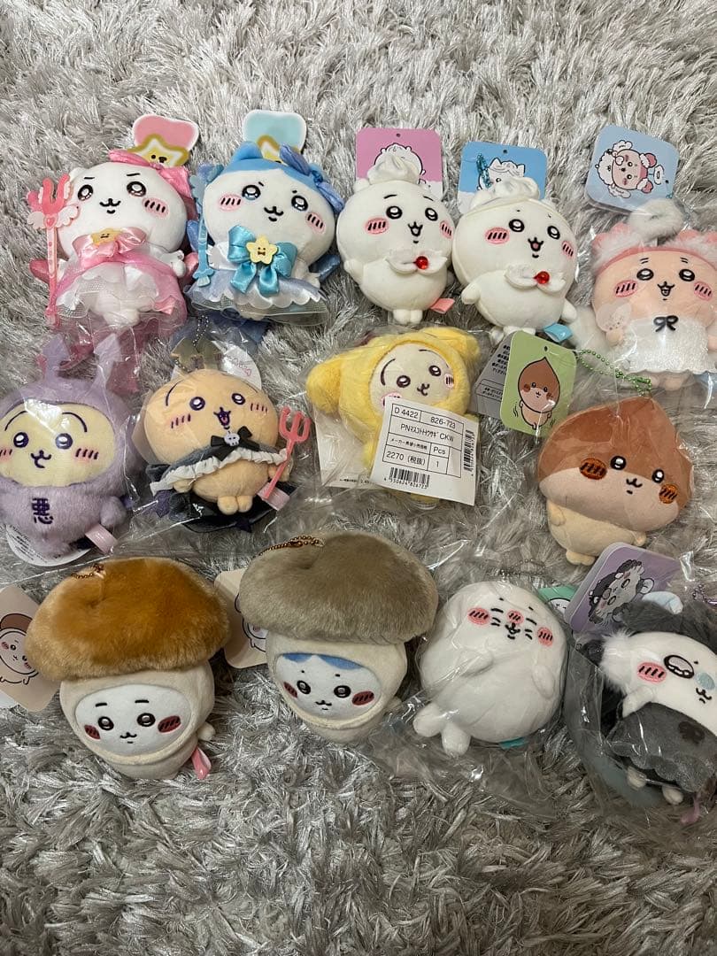 ちいかわ　うさぎ　ハチワレ　モモンガ　くりまんじゅう