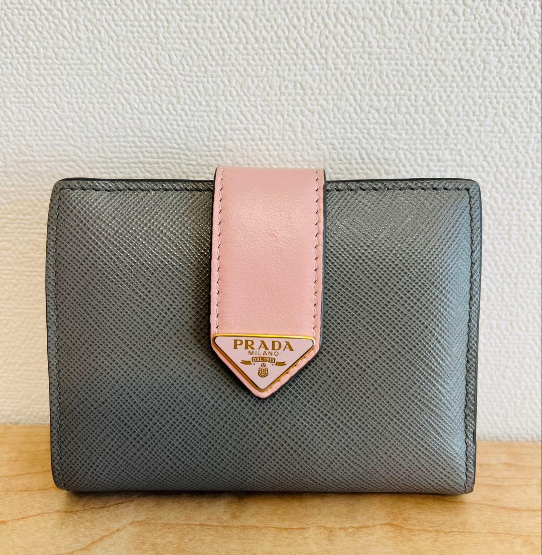 【確約】PRADA 人気の二つ折り財布 グレー/ピンク