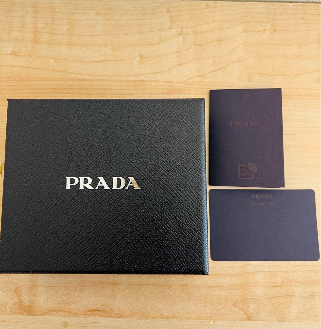 【確約】PRADA 人気の二つ折り財布 グレー/ピンク