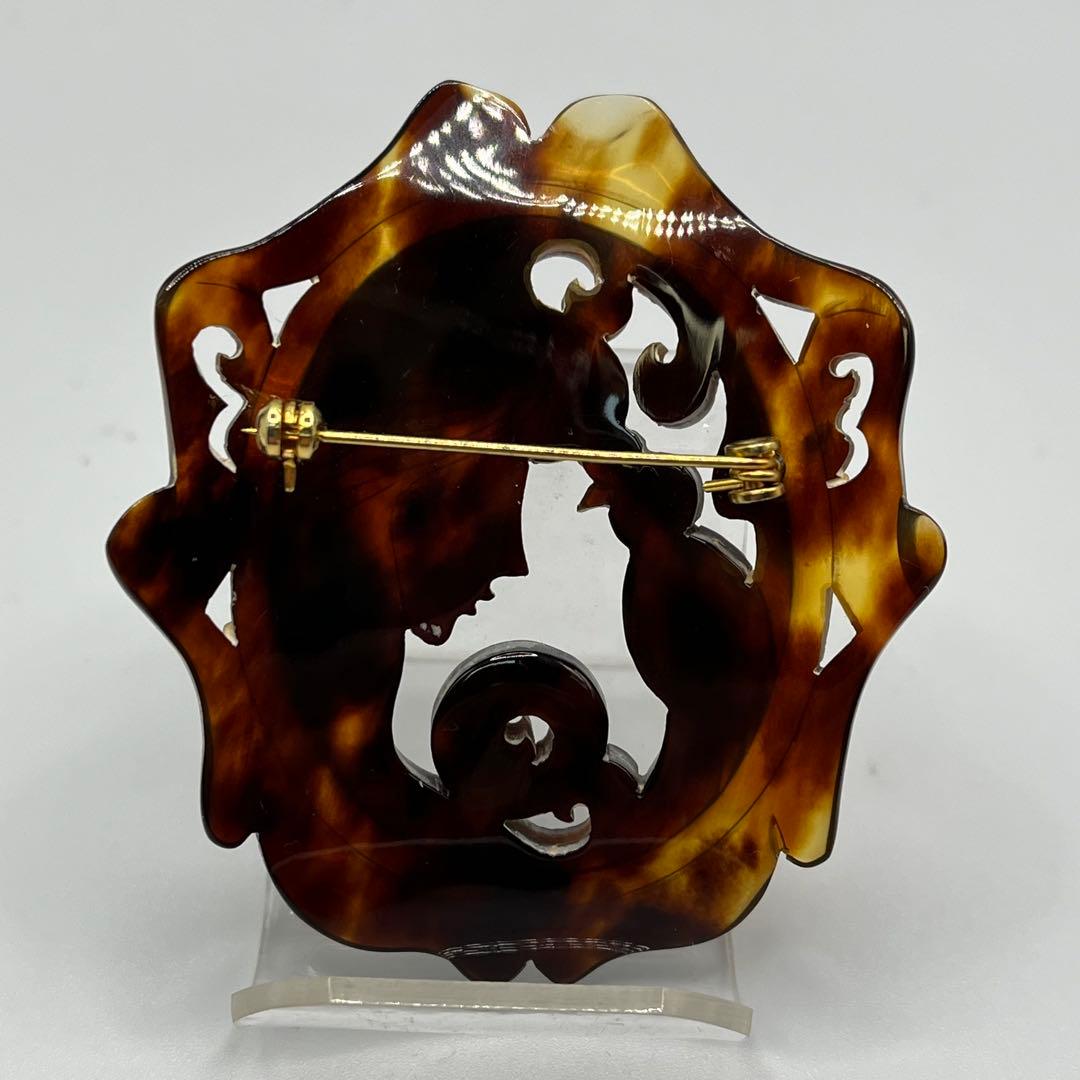 ヴィンテージ 本鼈甲 透かし彫り 少女と小鳥 デザインブローチ