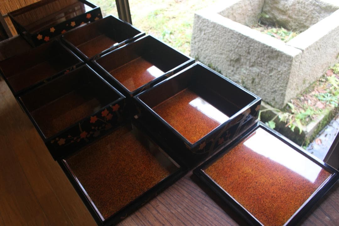 Mさま専用！上質内梨地黒漆に極上紅白梅蒔絵の映える台付五段重（検輪島塗重箱お重