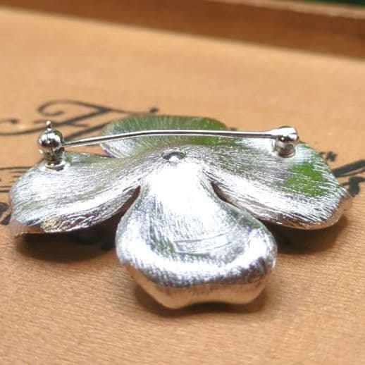 TRIFARI ハナミズキ パープル ヴィンテージ ブローチ トリファリ