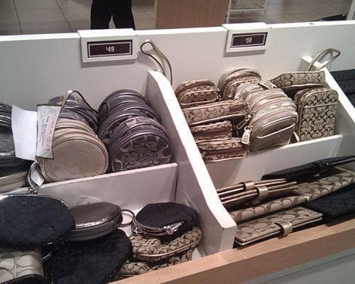 初売り　コーチ二折 財布 ★COACH★ スモール ジップアラウンドSNOOPY