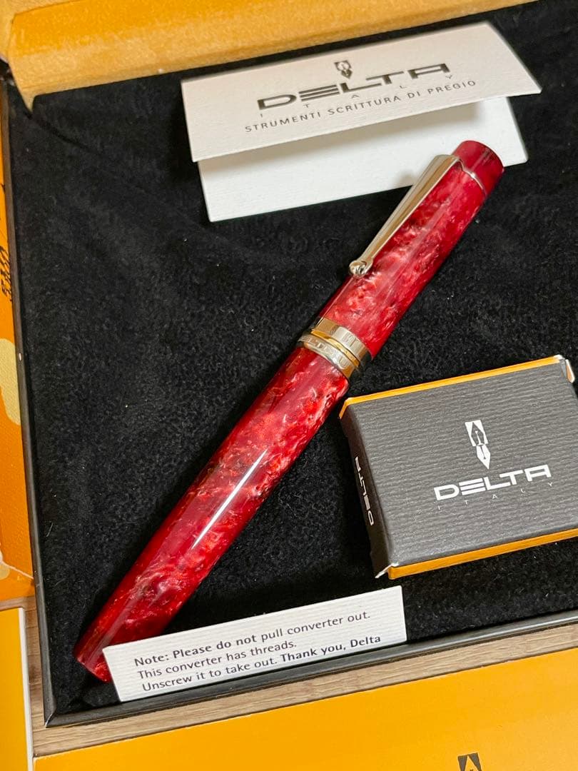 大*輔様 【美品】万年筆 デルタ ドルチェビータ ミィディアム スティログラフィ