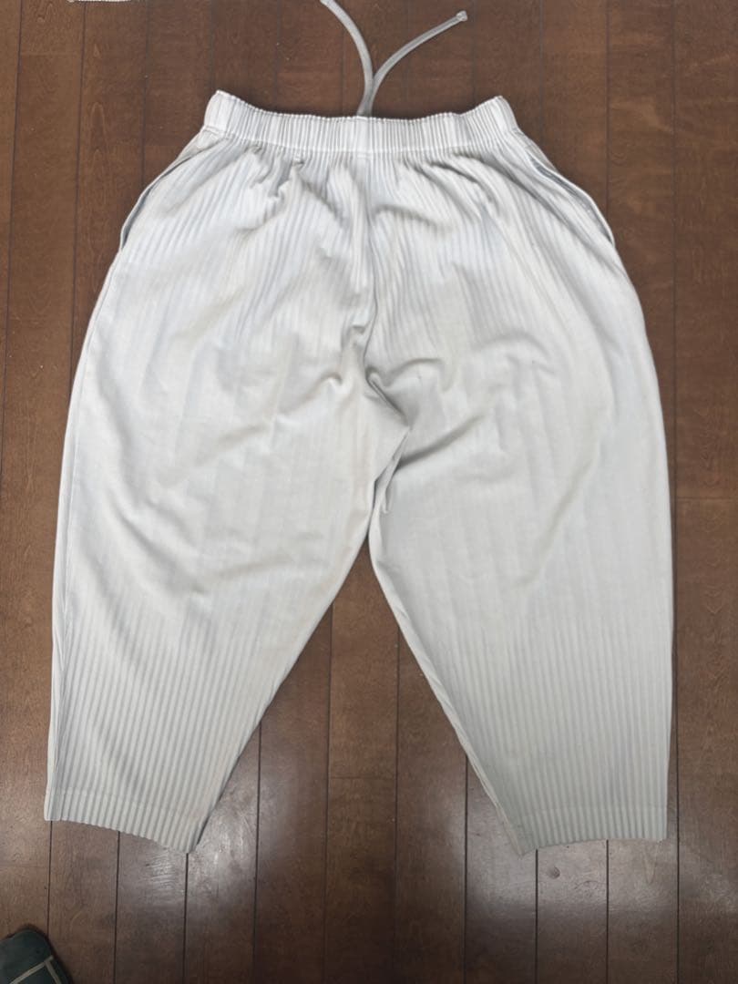 HOMME PLISSÉ ISSEY MIYAKE BASICS ライトグレー