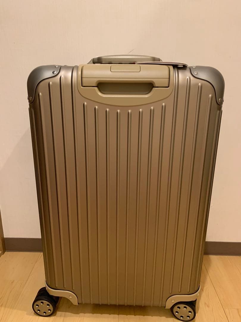 リモワRIMOWAトパーズ　チタニウム　キャリーケース67L