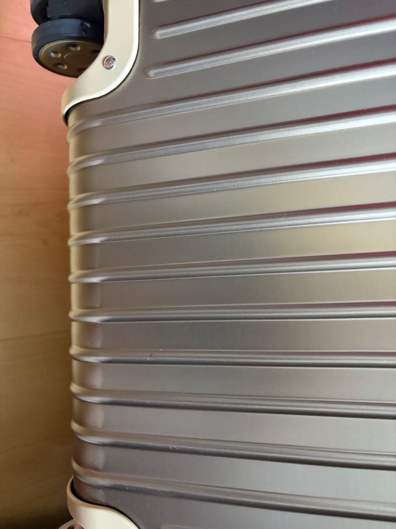 リモワRIMOWAトパーズ　チタニウム　キャリーケース67L
