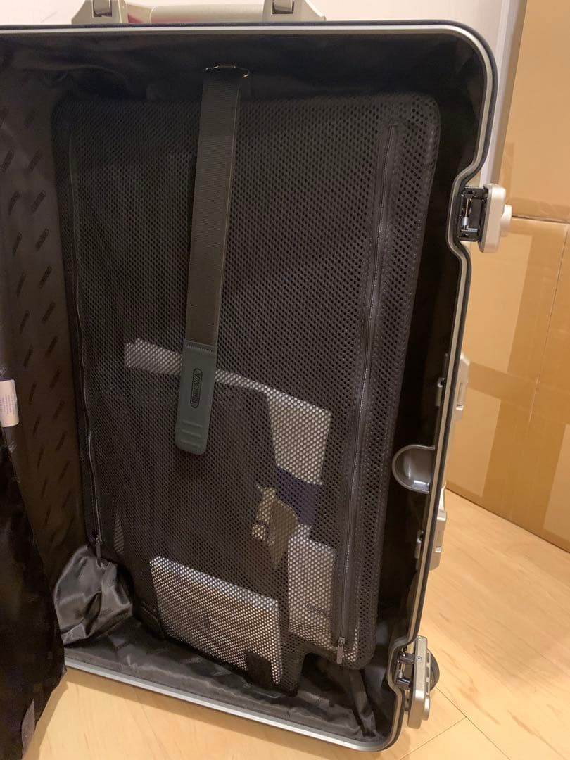 リモワRIMOWAトパーズ　チタニウム　キャリーケース67L