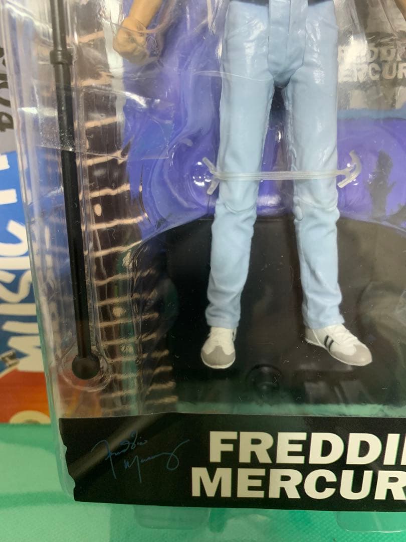 FREDDIE MERCURY フレディ　マーキュリー　フィギュア