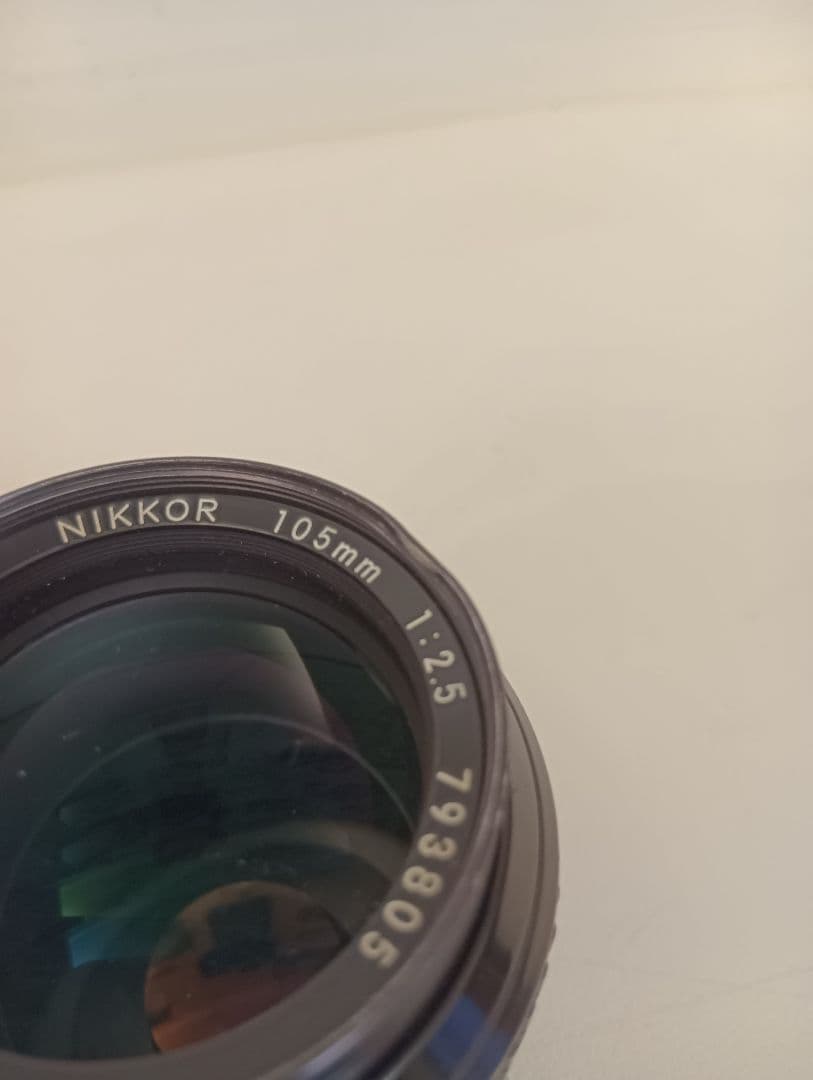 Nikkor 105mm f/2.5 レンズ