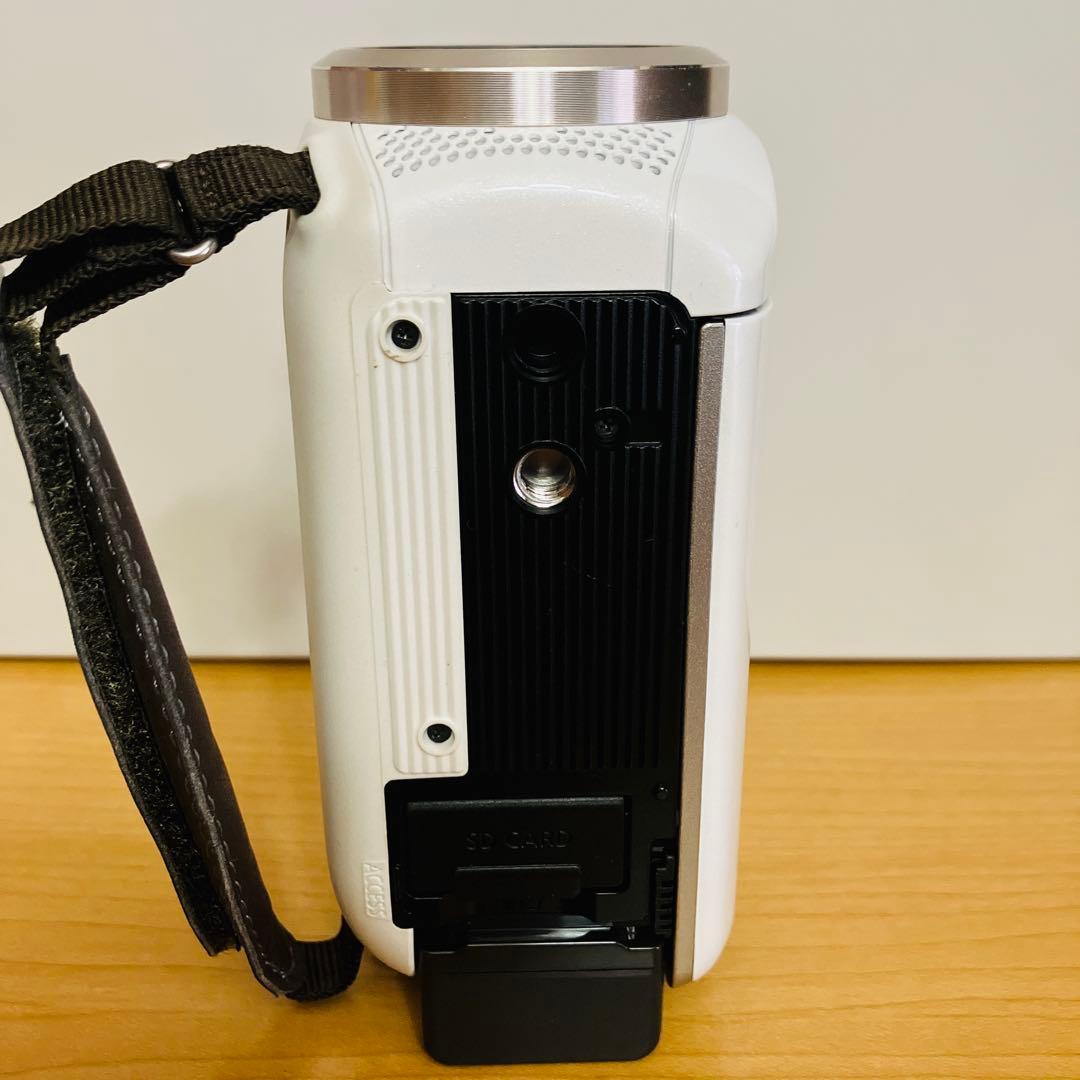 美品　パナソニック デジタルビデオカメラ ホワイト HC-V520M