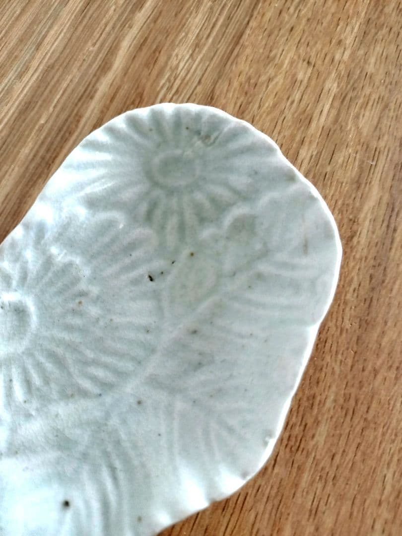 古伊万里　白磁　陽刻　菊　豆皿