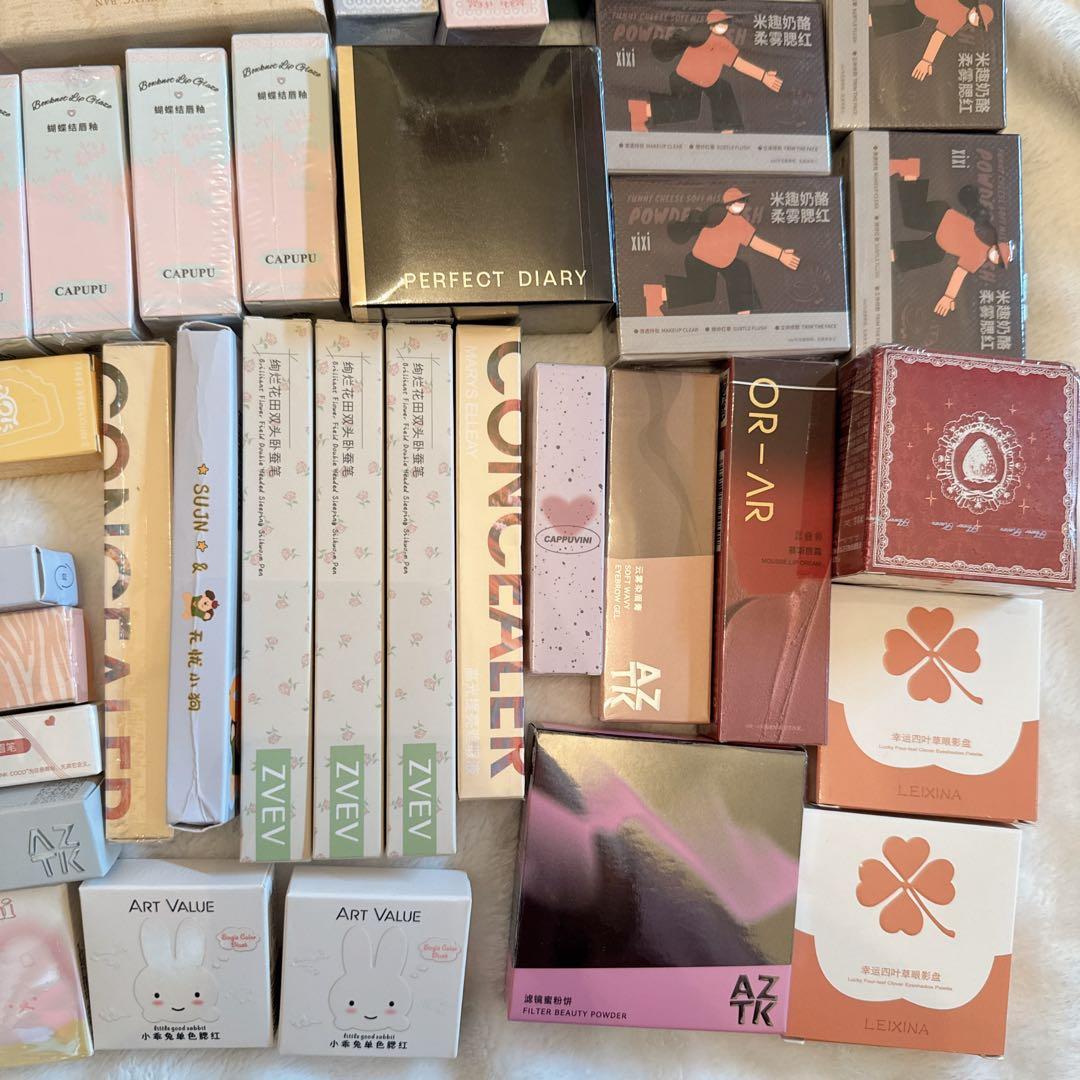 メイク リップ アイシャドウまとめ売り 58点 、ブレスレット