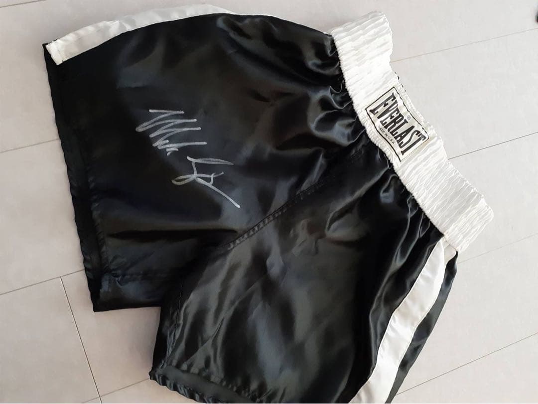 マイク・タイソン　EVERLAST ボクシングショーツ サイン入り