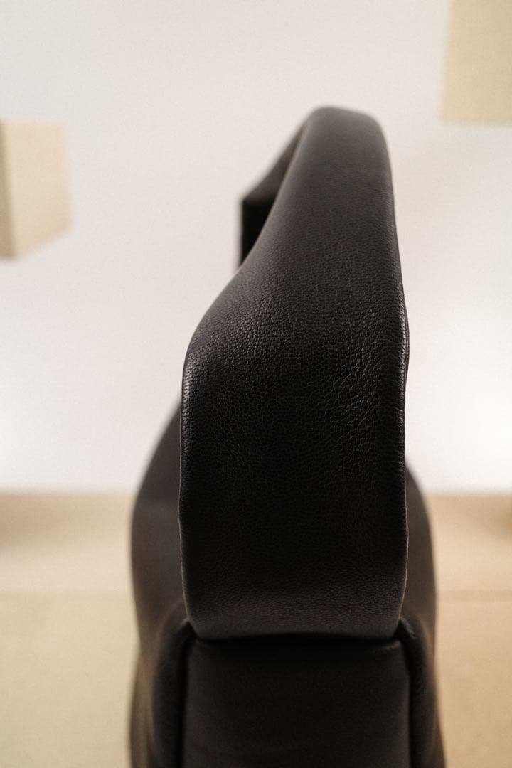 KEESE 黒 レザーショルダーバッグ ジップ Sサイズ ブラック ハンドバッグ